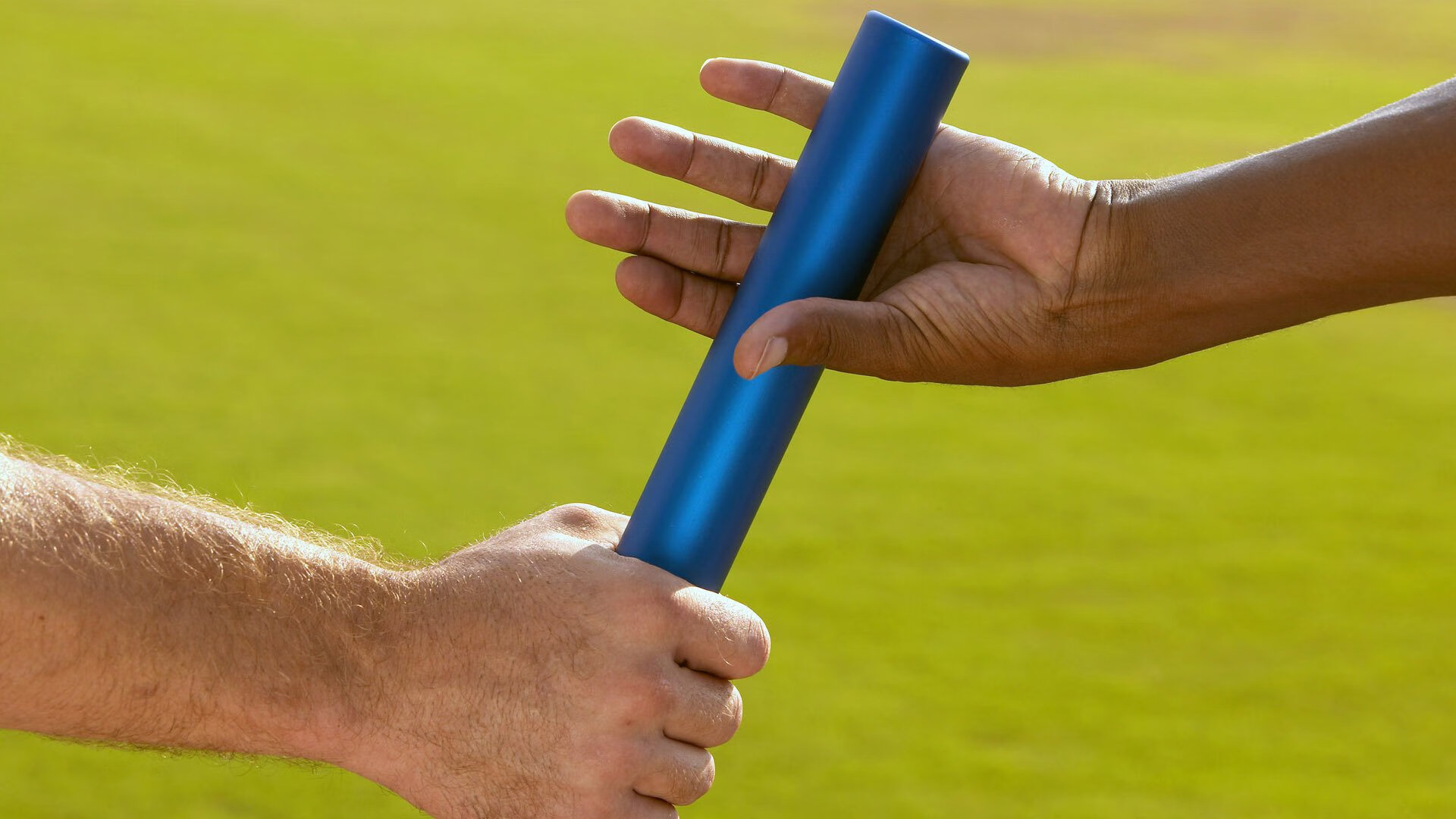 星空体育电脑版-青年足球训练方法优化推动技术型球员成长路径，足球青训发展